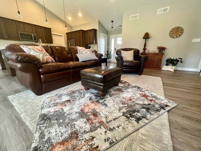 Living Room - 725 Melendy Ln