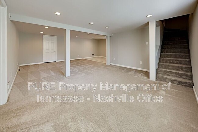 Building Photo - 573 Whispering Hills Dr