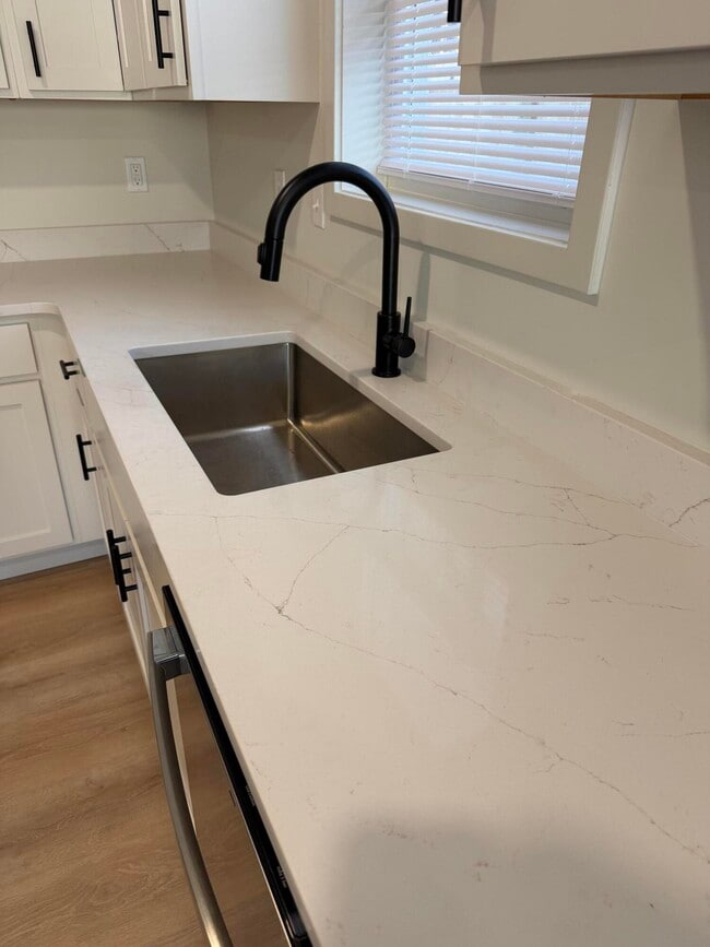 Building Photo - 1007 Jefferson St