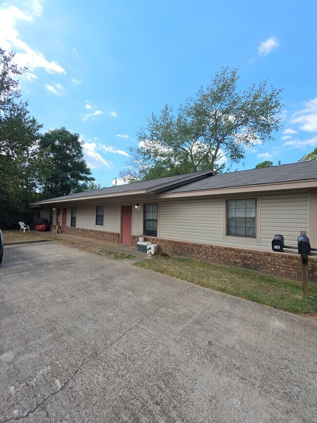 Primary Photo - 542-546 East O