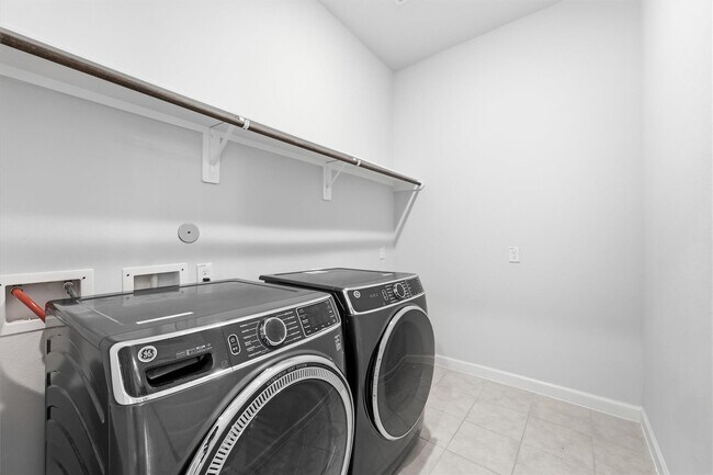 Building Photo - 1303 Gardenia Dr