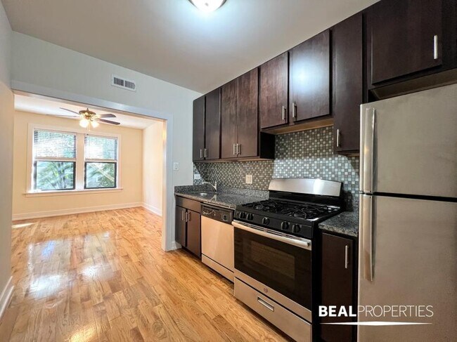 Building Photo - 2 bedroom in CHICAGO IL 60613