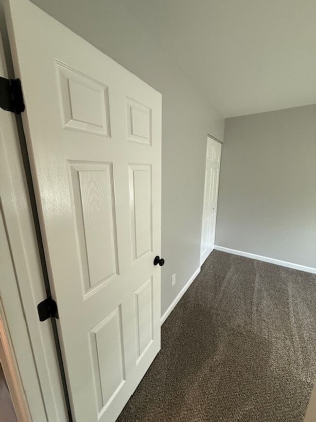 Building Photo - *JULY SPECIAL* Reduced Rent! Fully Renovat...