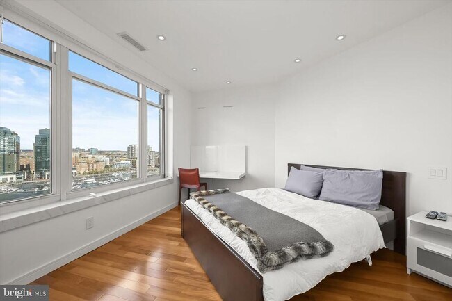 Building Photo - 100 Harborview Dr