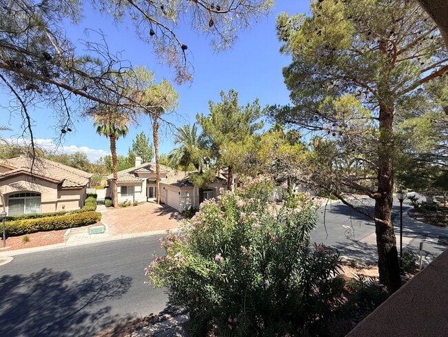 Building Photo - 2050 W Warm Springs Rd