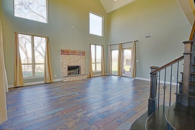 Building Photo - 10720 FM1385