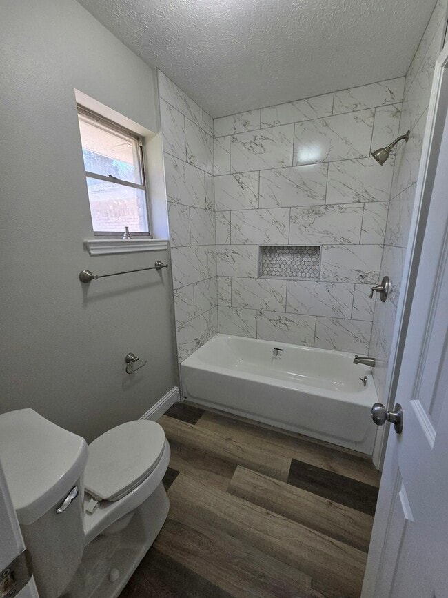 Building Photo - 2504 Magna Vista Dr