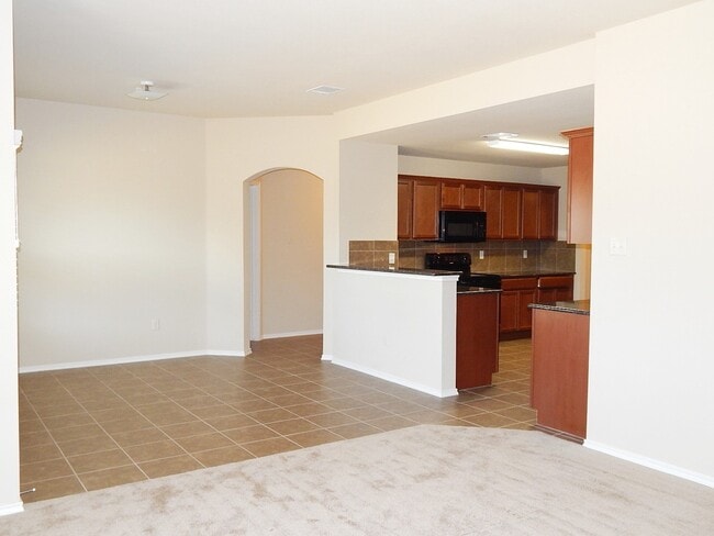 Building Photo - Beautiful 4 Bedroom Available in The Verandah
