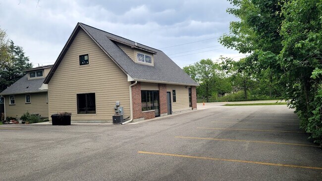 Building Photo - 618 Barron Blvd