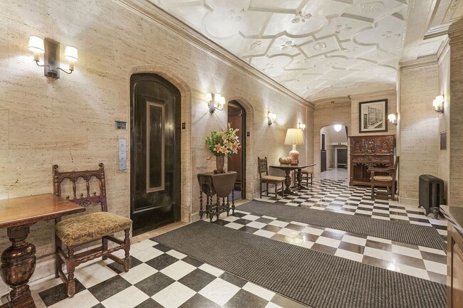 Building Photo - 50 W 67th St