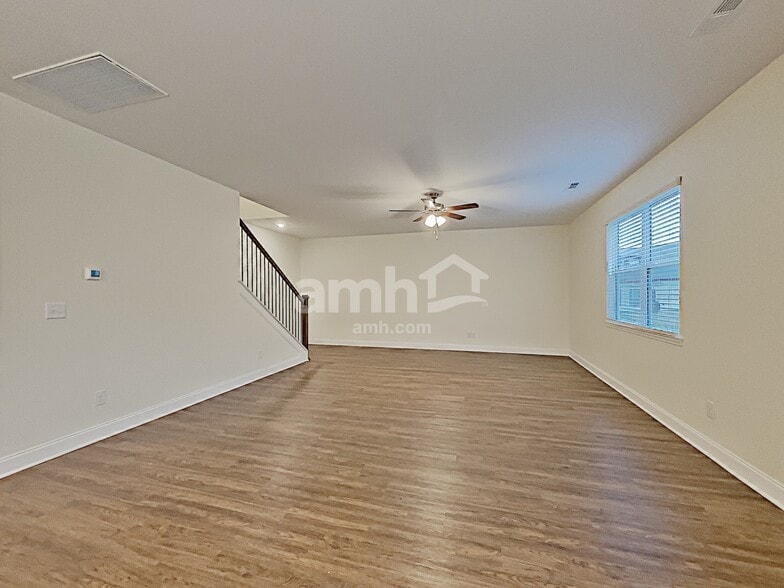 Building Photo - 444 Charity Ln