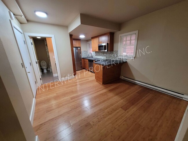 Building Photo - *1ST MONTH'S RENT FREE PROMO* 1 BD Condo i...