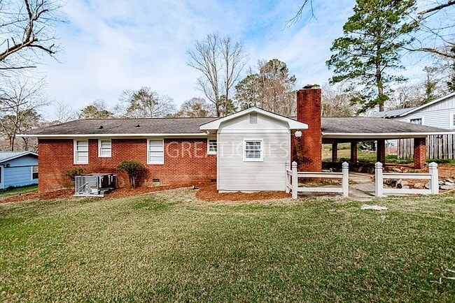 Building Photo - 4346 Pinebrook Dr
