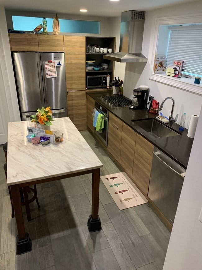 Building Photo - 1207 W George St