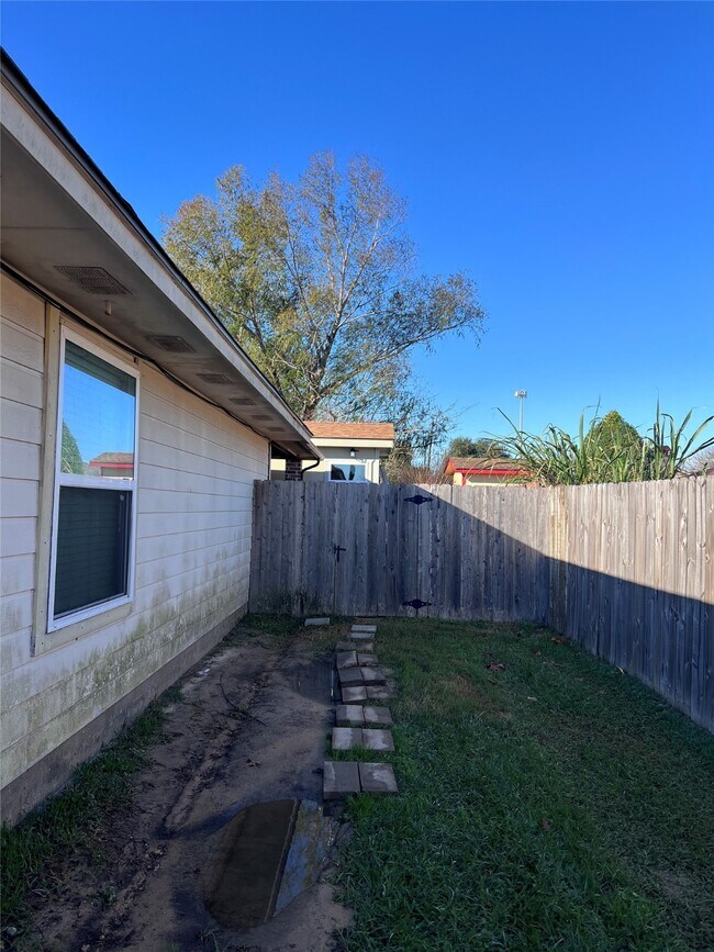 Building Photo - 10519 Silver Oak Ln