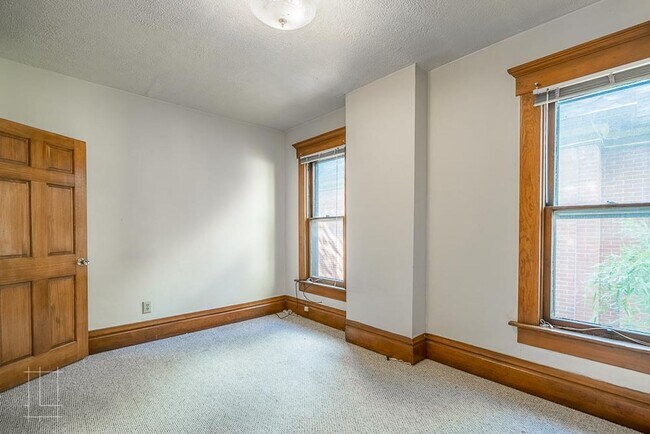 Building Photo - 83 King Ave