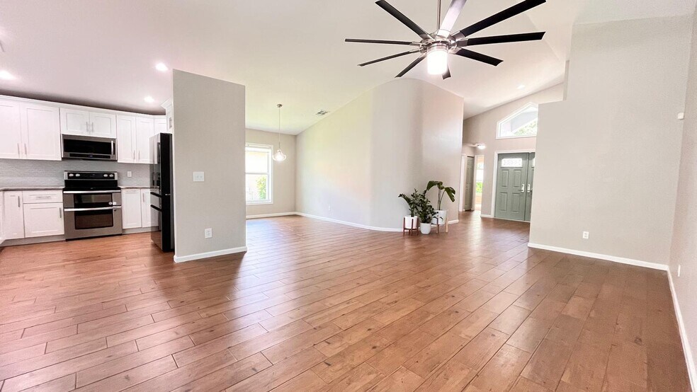 Building Photo - 1627 Oak Berry Cir