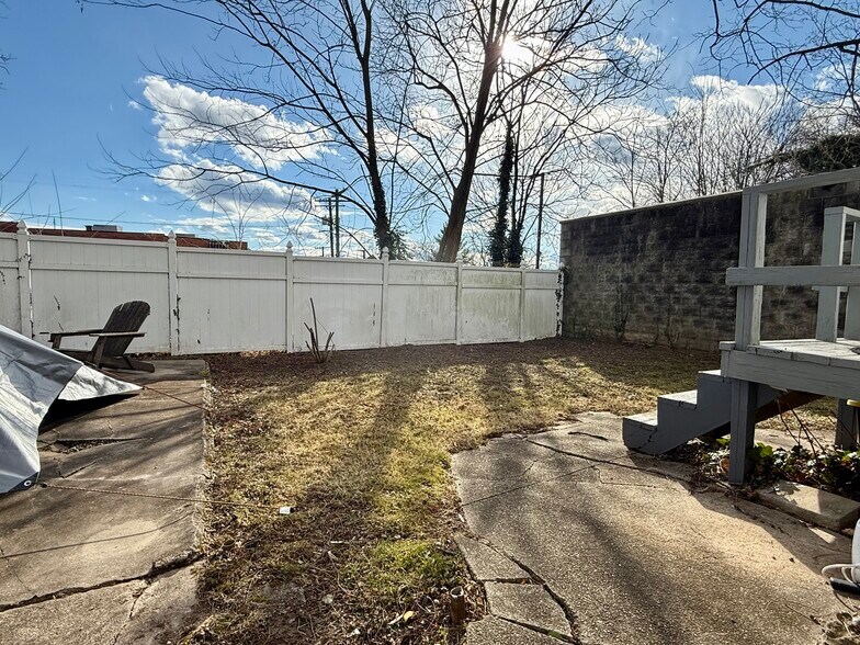 Building Photo - 411 Lyman Ave