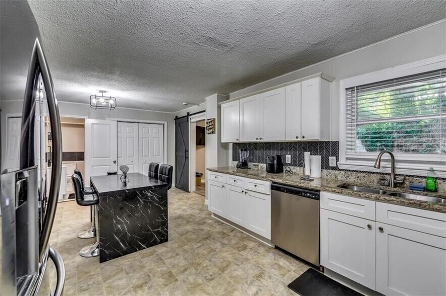 Building Photo - 3482 Scenic Dr