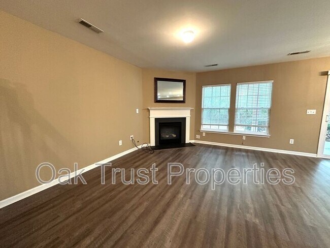 Building Photo - 5150 Trump St