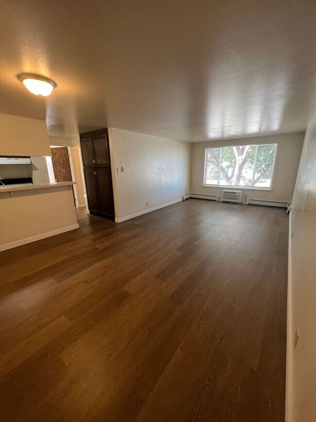 Building Photo - Robertson1001 (KC-JF)