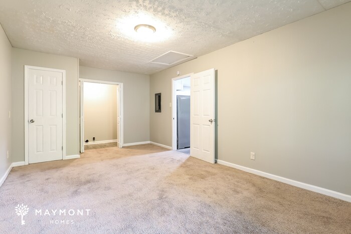 Building Photo - 629 Roxbury Dr