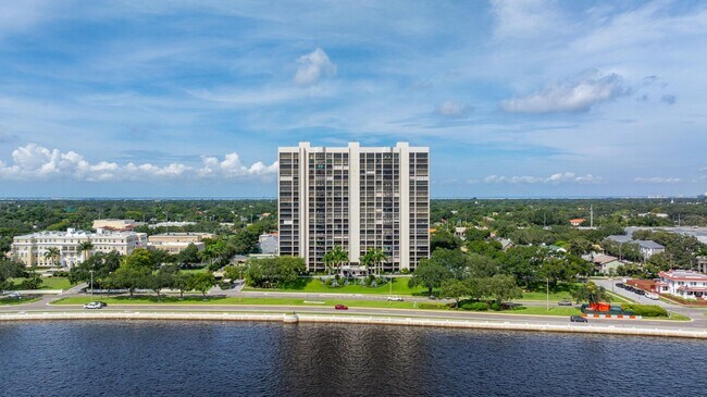 Building Photo - 3301 Bayshore Blvd