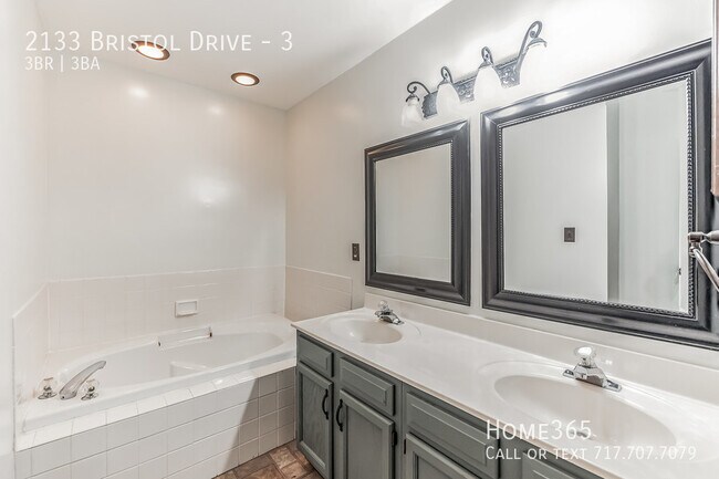 Building Photo - Three Bedroom Townhome Avington Park Commu...