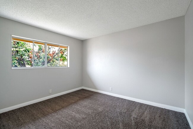 Building Photo - CERRITOS -BEAUTIFUL 5BR HOME FOR LEASE $4600