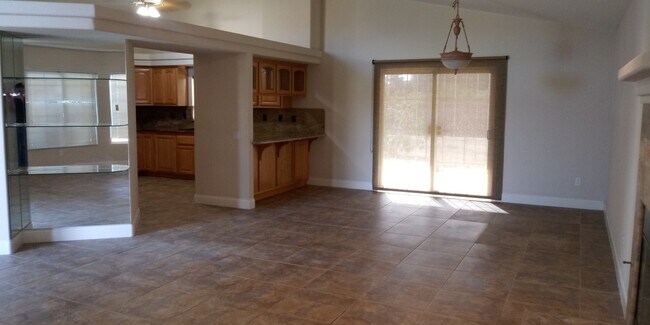 Building Photo - Beautiful 3 Bedroom Home