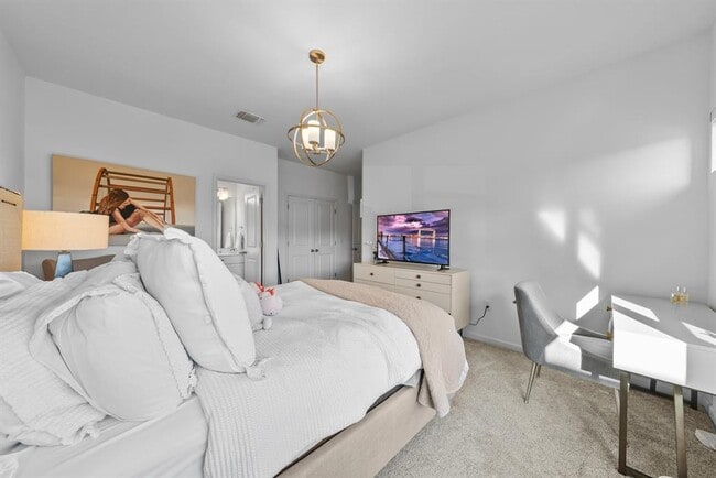 Building Photo - 5820 Harper Park Dr