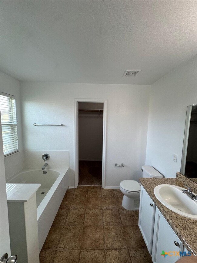 Building Photo - 102 W Orion Dr