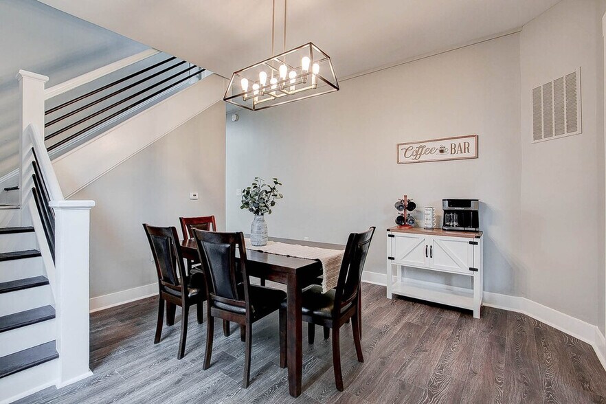 Building Photo - 42 S Holmes Ave