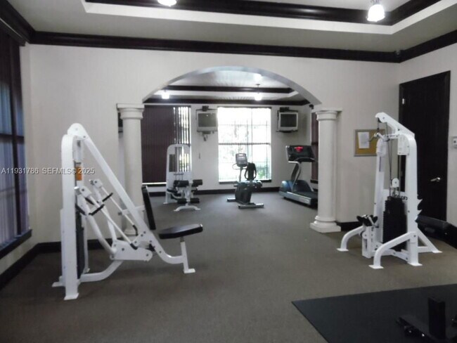 Building Photo - 8070 N Nob Hill Rd