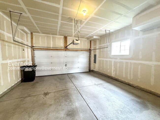 Building Photo - 3831 N Himalaya Rd