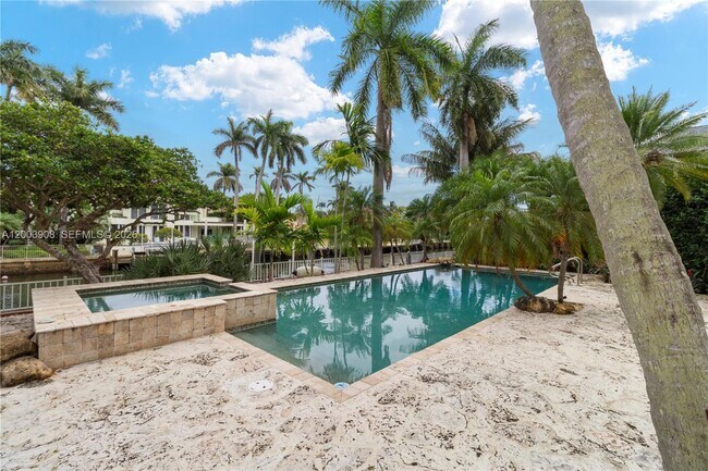 Building Photo - 700 Coral Way