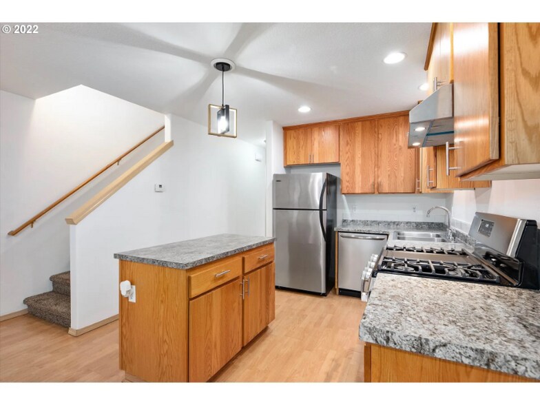 Building Photo - 3552 SE 66th Ave