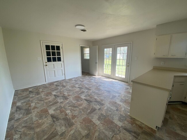 Building Photo - 3bed/2bath home on a HUGE FENCED LOT!!!!!!!!