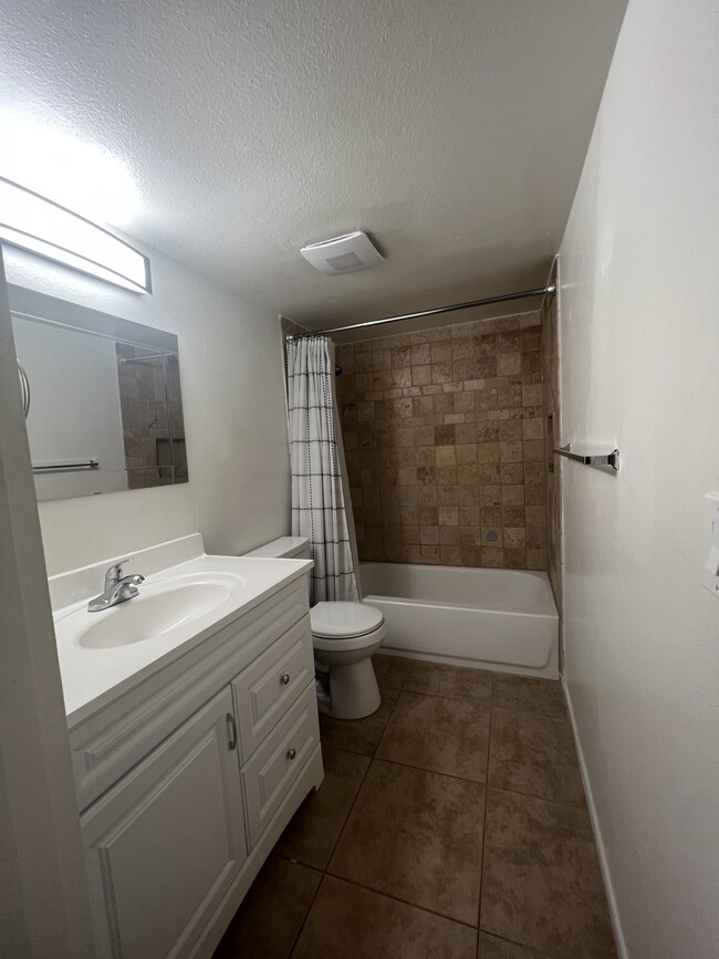 Bathroom - 1078 W Flint St