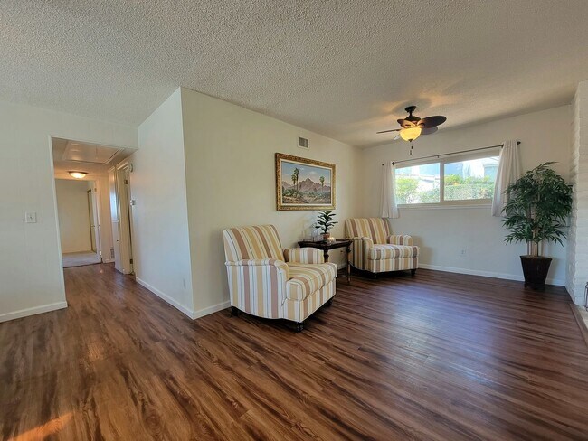 Building Photo - Darling, Move-In Ready Home in Highly Sought After Neighborhood w/ a Great View!!