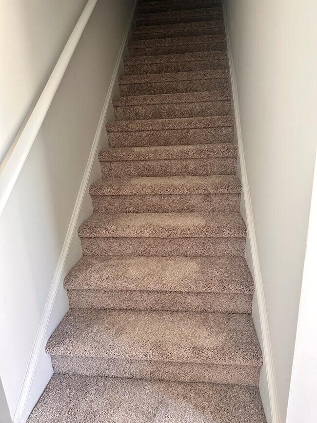 Building Photo - 121 Founders Dr