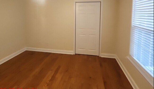 Building Photo - Rental in Desireable Hunters Ridge