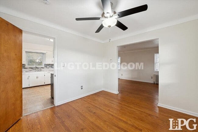 Building Photo - 606 W Poinsetta Ave