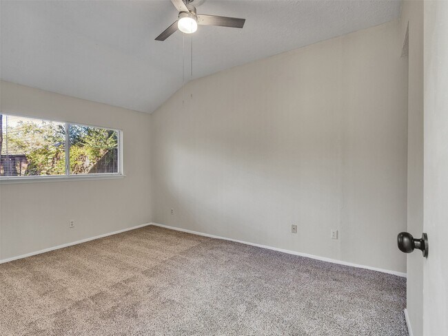 Building Photo - 22125 Diane Dr