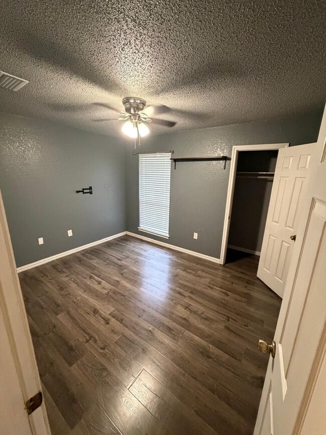 Building Photo - 934 Flagstone Dr