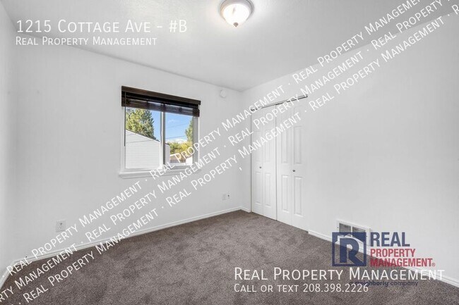 Building Photo - 1215 Cottage Ave