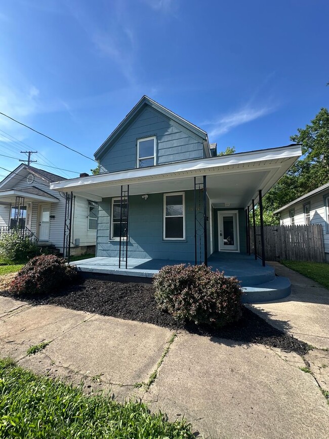 Building Photo - Beautiful Newly Renovated Home 3 BEDROOM 1 BATH, FENCED YARD, Bonus Space