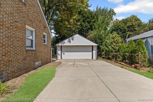 Building Photo - 13710 Balfour Ave