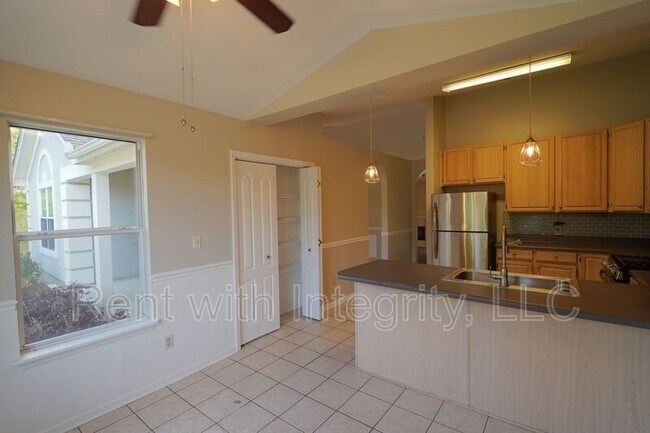 Building Photo - 1908 Wagon Wheel Cir E