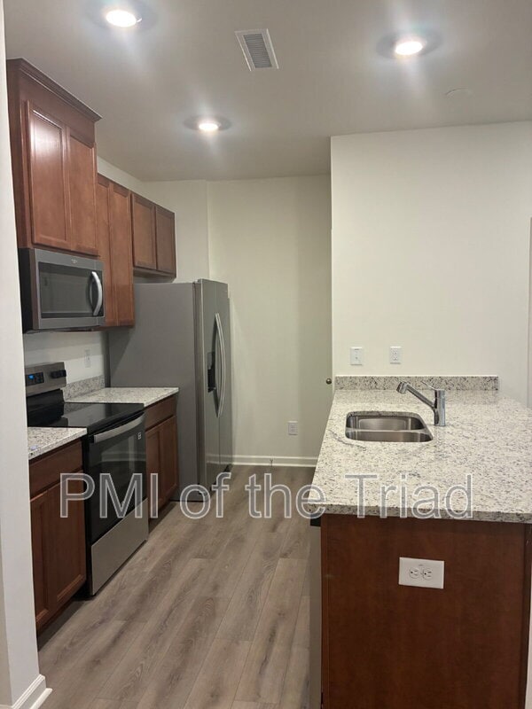 Building Photo - 182 Parker Ln